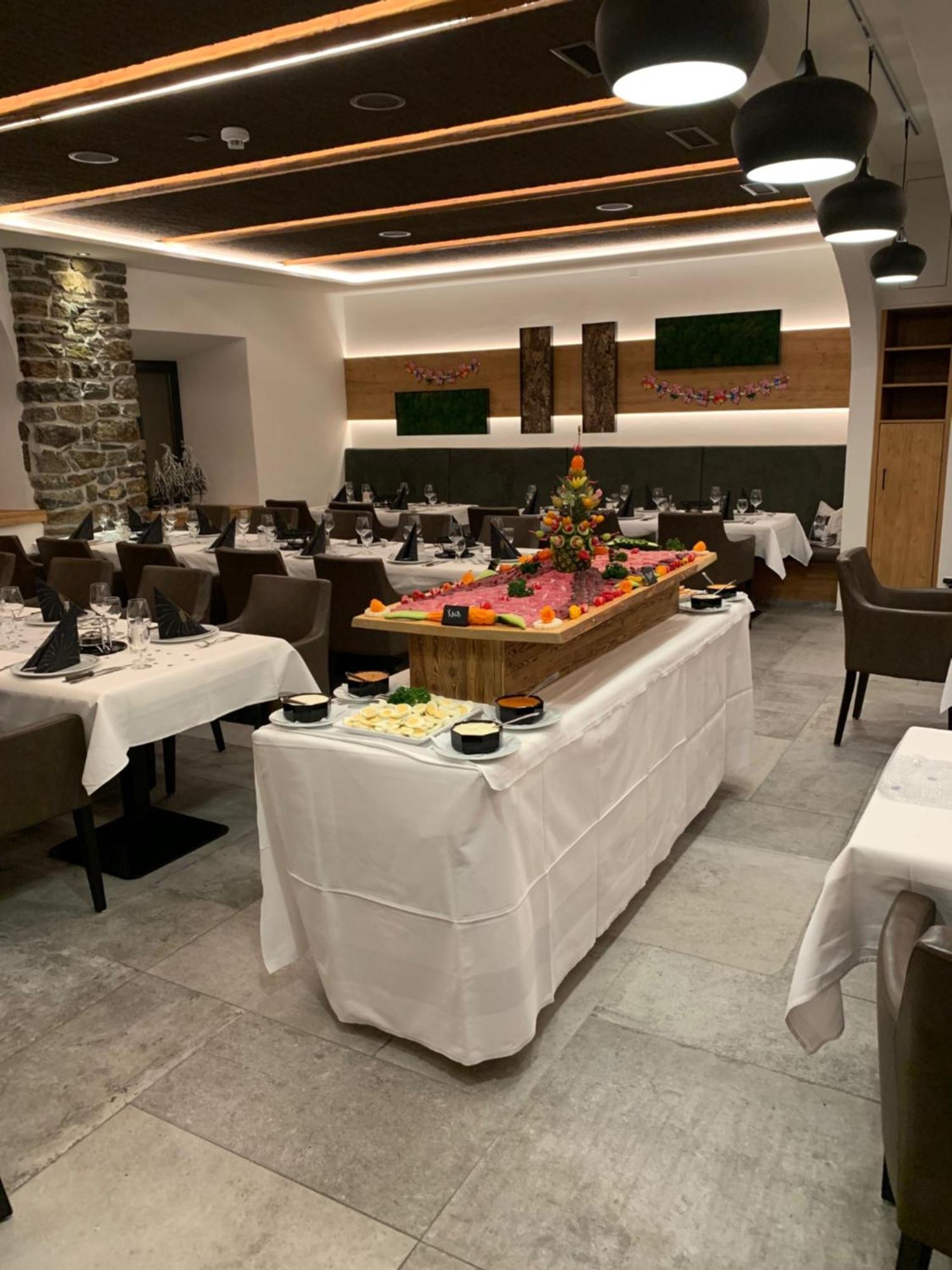 Hotel Spoel Restaurant Zernez Esterno foto