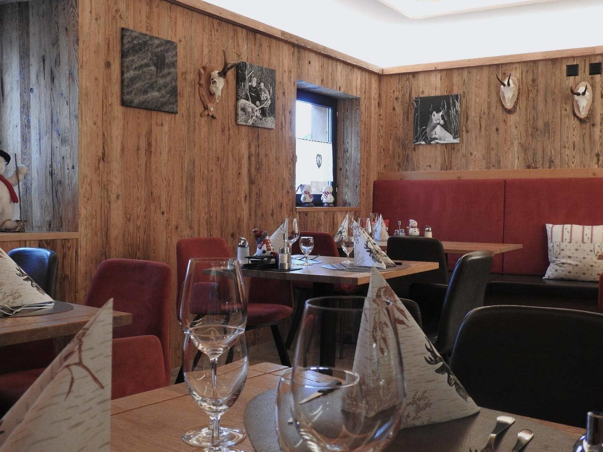 Hotel Spoel Restaurant Zernez Esterno foto