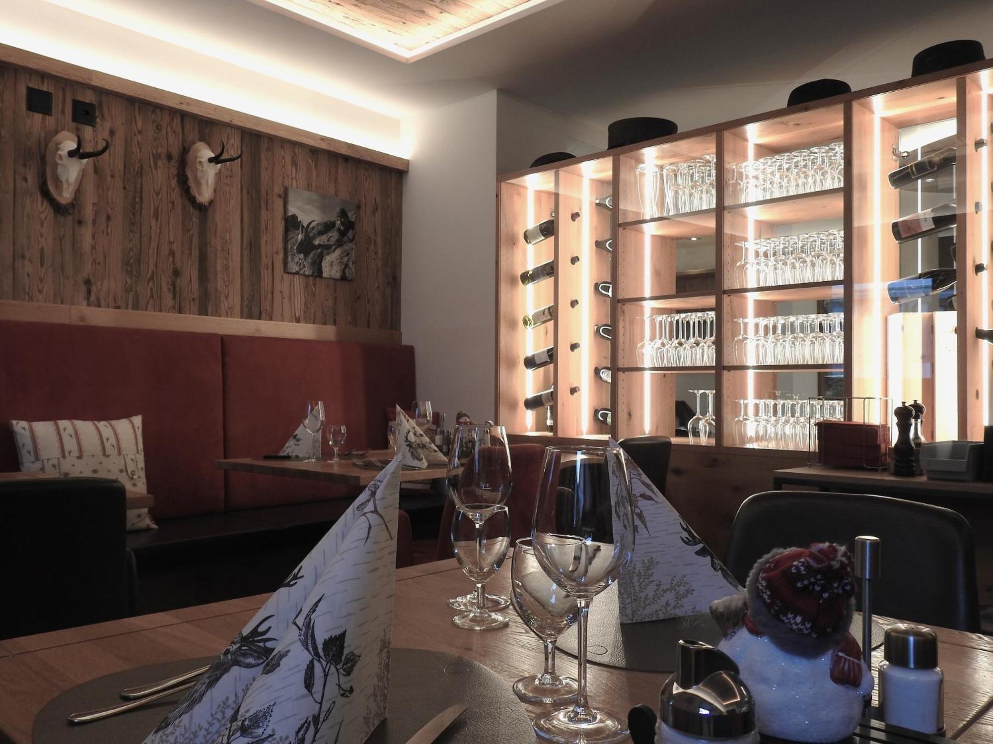 Hotel Spoel Restaurant Zernez Esterno foto