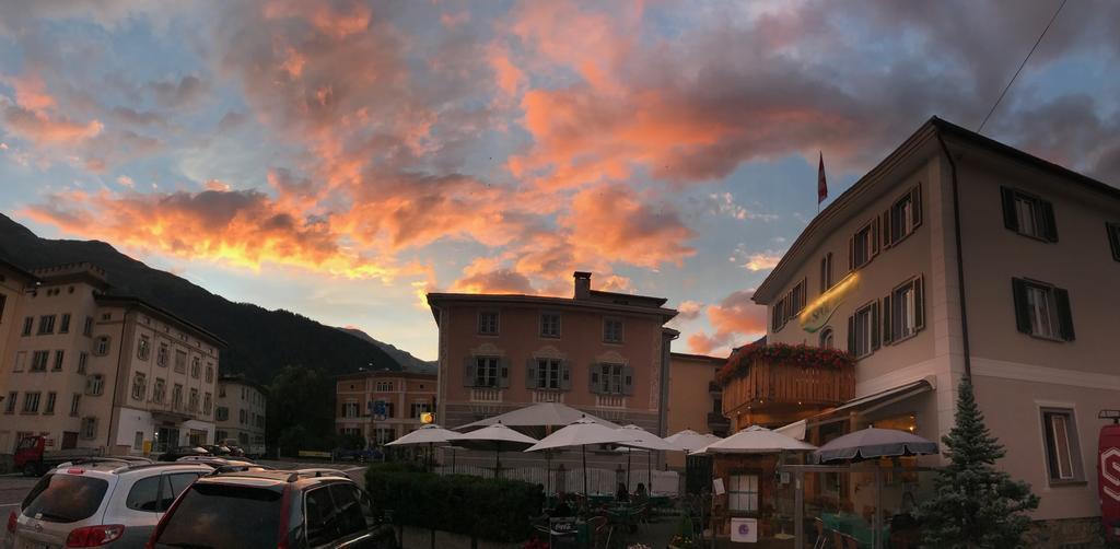Hotel Spoel Restaurant Zernez Esterno foto